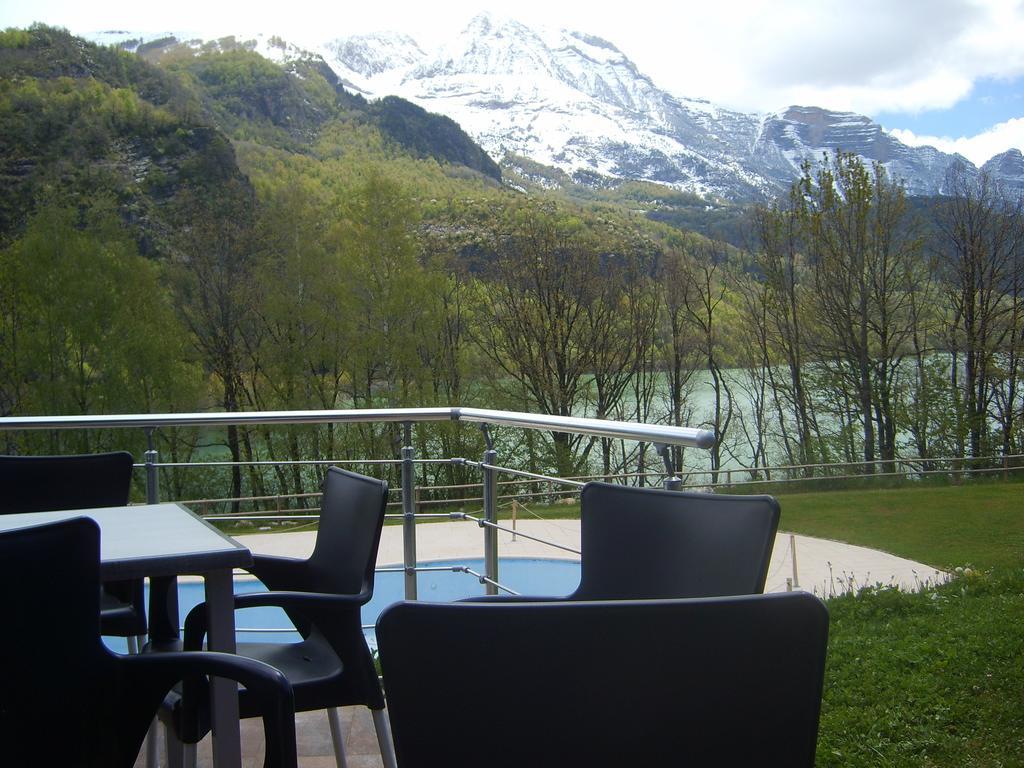 Aparthotel Bubal El Pueyo de Jaca Exteriör bild