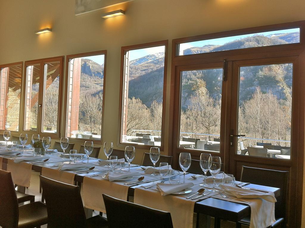 Aparthotel Bubal El Pueyo de Jaca Exteriör bild
