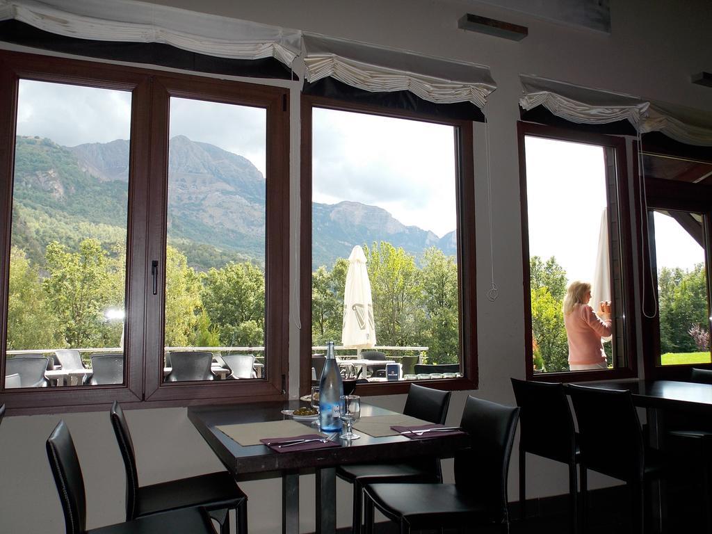 Aparthotel Bubal El Pueyo de Jaca Exteriör bild