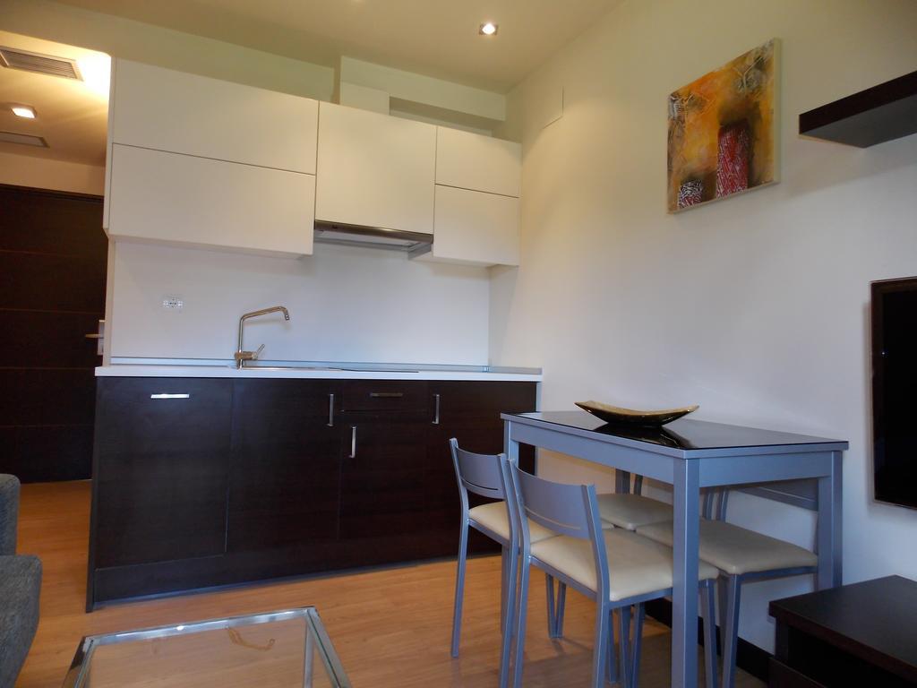 Aparthotel Bubal El Pueyo de Jaca Rum bild