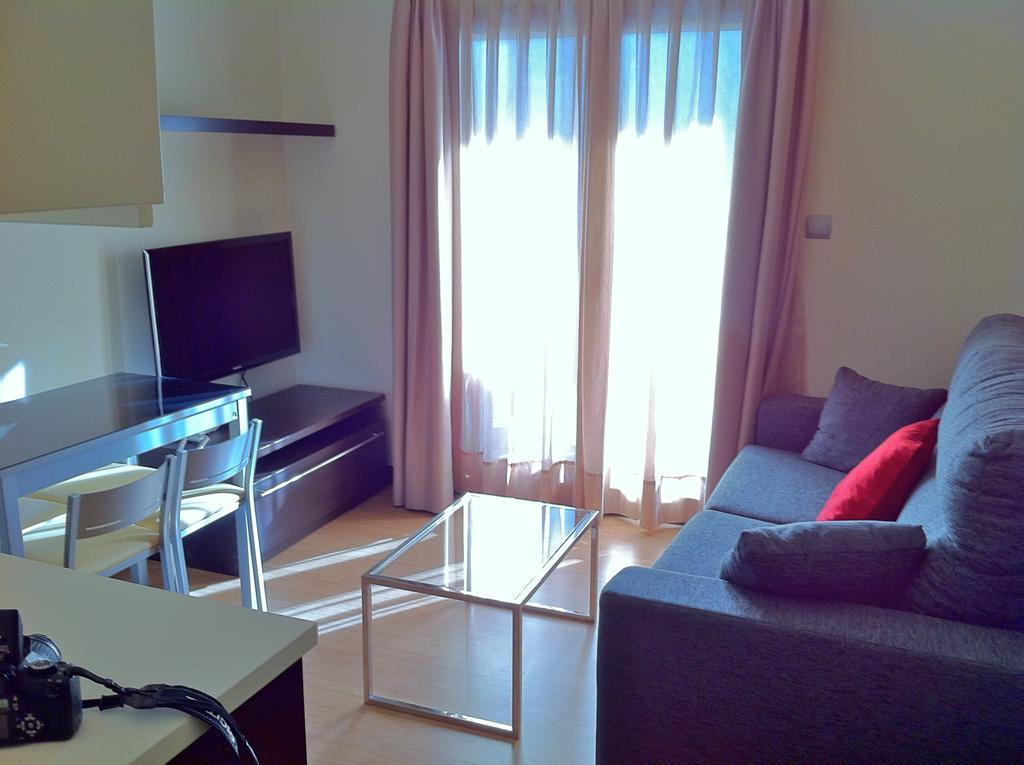 Aparthotel Bubal El Pueyo de Jaca Rum bild