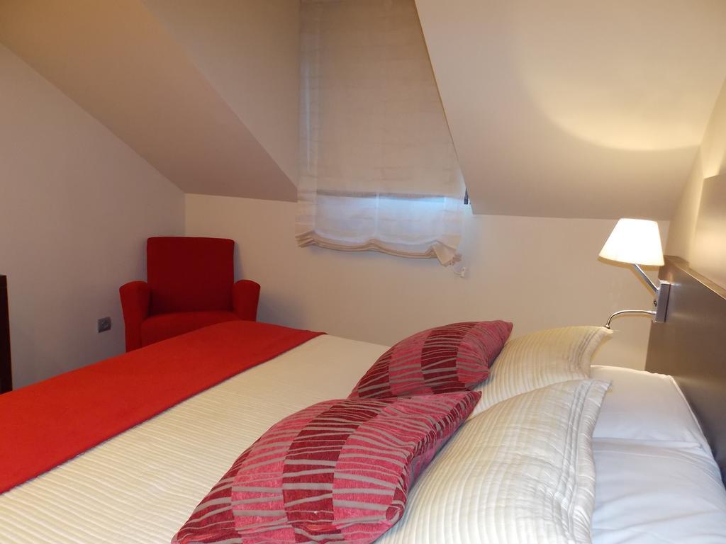 Aparthotel Bubal El Pueyo de Jaca Rum bild
