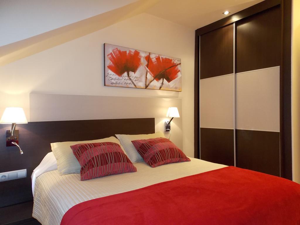 Aparthotel Bubal El Pueyo de Jaca Rum bild