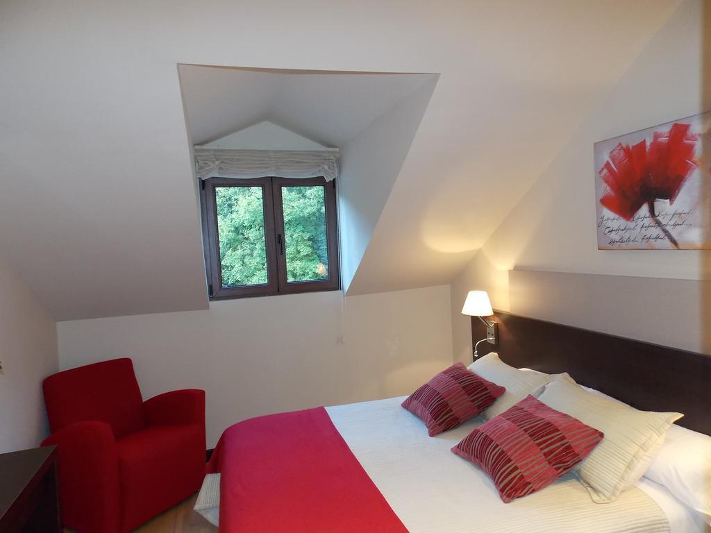 Aparthotel Bubal El Pueyo de Jaca Rum bild