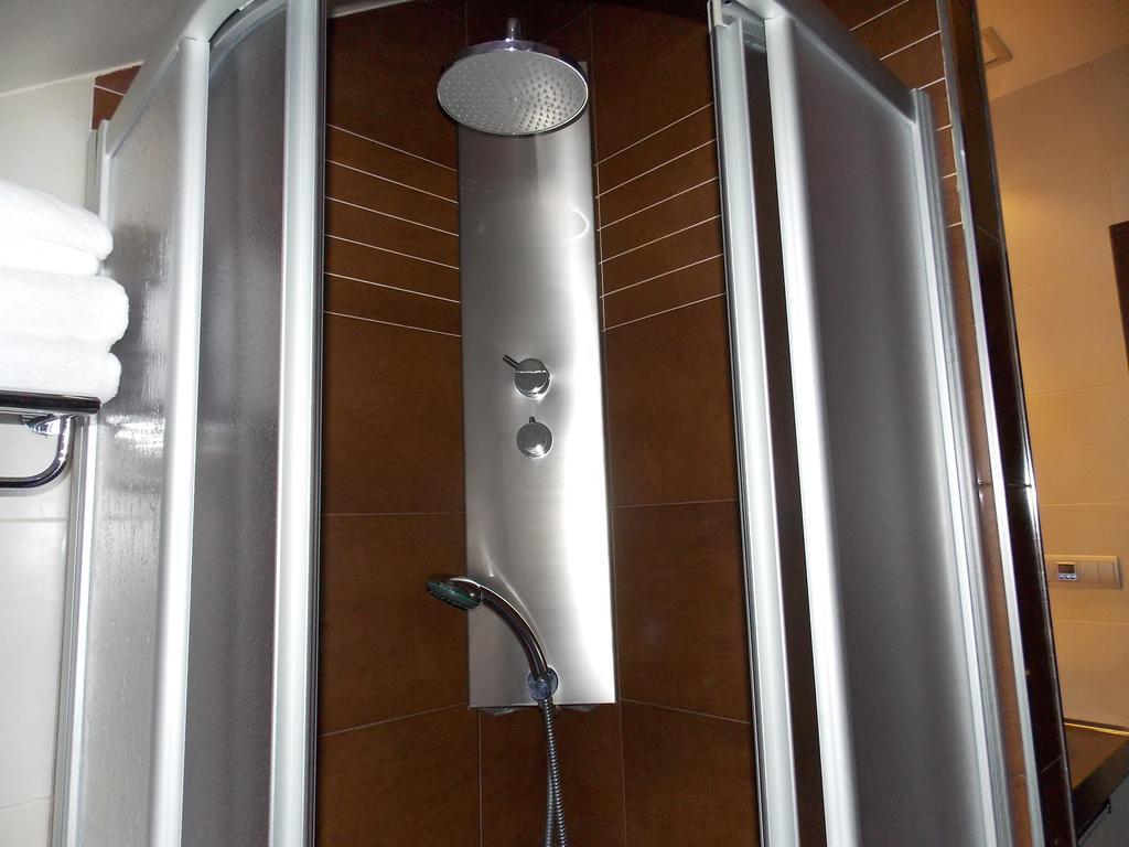 Aparthotel Bubal El Pueyo de Jaca Rum bild