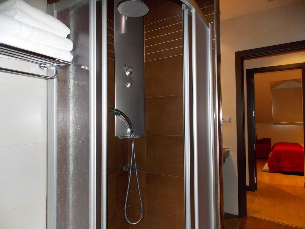 Aparthotel Bubal El Pueyo de Jaca Rum bild
